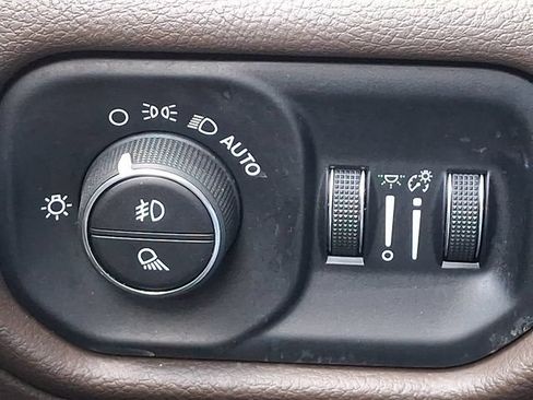 Used 2025 RAM 1500 Laramie AWD/4WD image 23