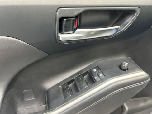 Used 2022 Toyota Highlander XLE image 22