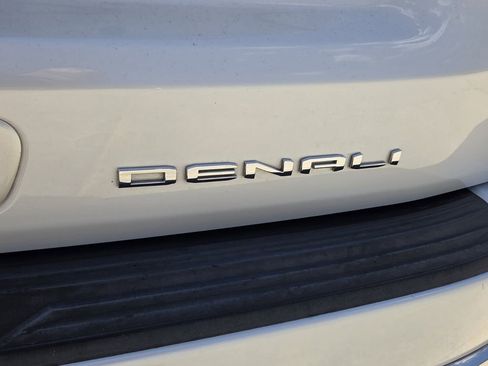 Used 2021 GMC Yukon XL Denali AWD/4WD image 15