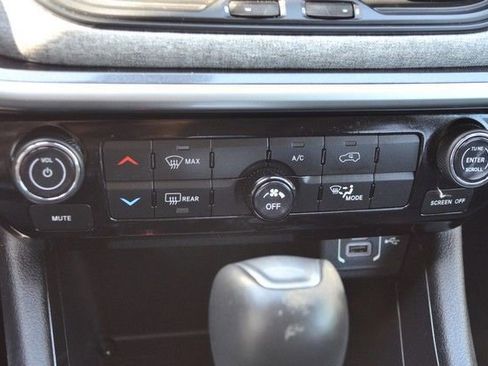 Used 2022 Jeep Compass Latitude w/ Sun and Sound Group AWD/4WD image 30