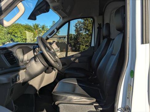 Used 2023 Ford E-Transit Medium Roof image 13