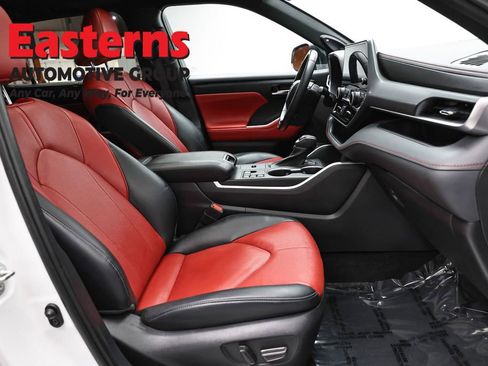 Used 2023 Toyota Highlander XSE image 24