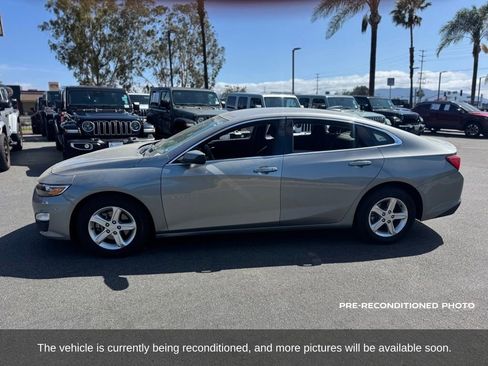 Used 2023 Chevrolet Malibu LT FWD image 2