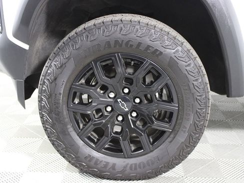 Used 2024 Chevrolet Colorado Trail Boss w/ Technology Package image 36