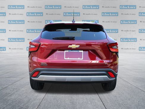 Used 2025 Chevrolet Trax LT w/ LT Convenience Package FWD image 7