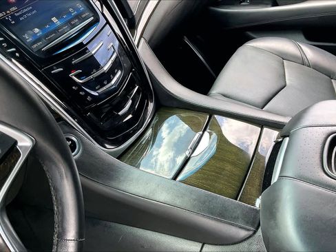 Used 2016 Cadillac Escalade ESV Platinum image 17
