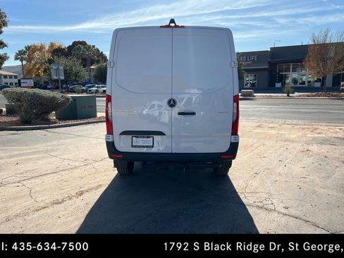 Used 2025 Mercedes-Benz Sprinter 2500 image 4