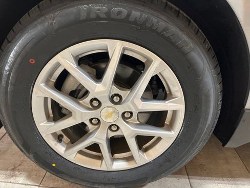 Used 2023 Chevrolet Equinox LS FWD image 9