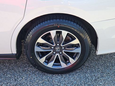 Certified 2024 Honda Odyssey EX-L image 8