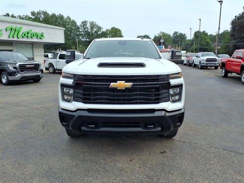 Used 2024 Chevrolet Silverado 2500 W/T w/ WT Convenience Package AWD/4WD image 2