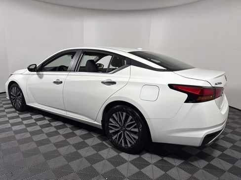 Used 2025 Nissan Altima 2.5 SV image 4