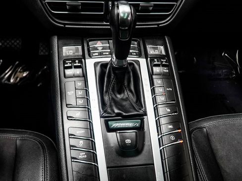 Used 2019 Porsche Macan image 18