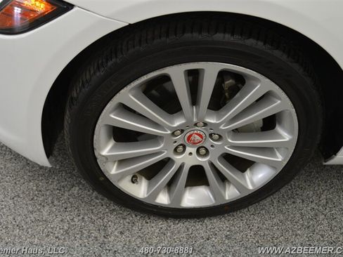 Used 2020 Jaguar XF Premium image 48