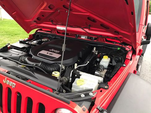 Used 2018 Jeep Wrangler Unlimited Sport S AWD/4WD image 59
