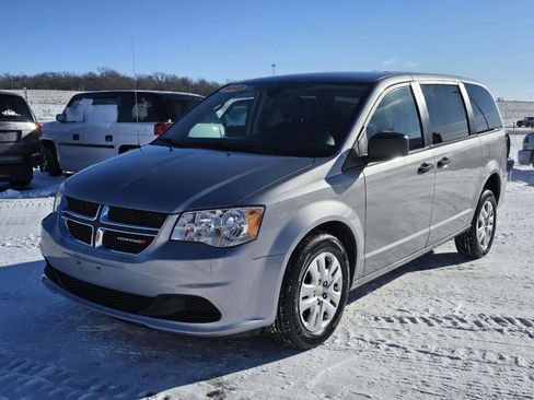 Used 2019 Dodge Grand Caravan SE image 8