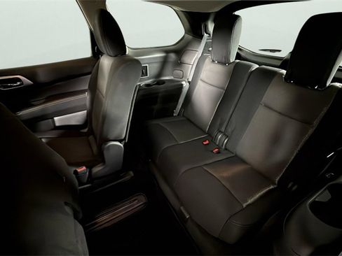 Used 2020 Nissan Pathfinder SV image 25