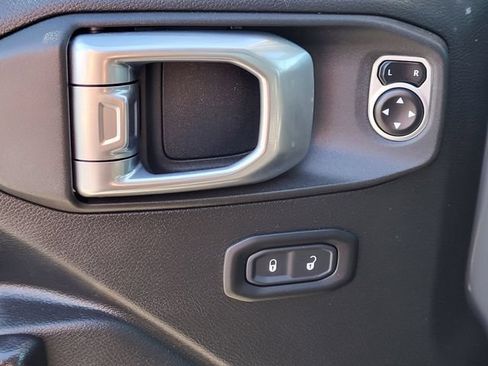 Used 2019 Jeep Wrangler Sport AWD/4WD image 8