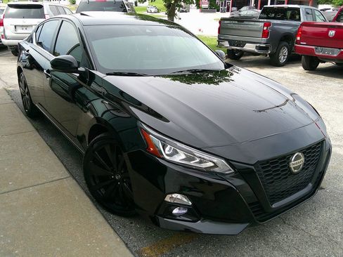 Used 2022 Nissan Altima 2.5 SR w/ Midnight Edition Package AWD/4WD image 4