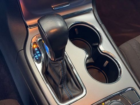 Used 2018 Jeep Grand Cherokee Laredo image 28