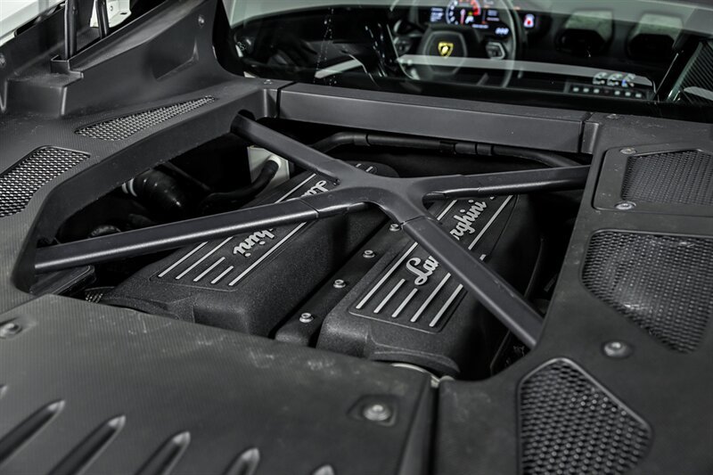 Used 2016 Lamborghini Huracan LP 580-2 RWD image 13
