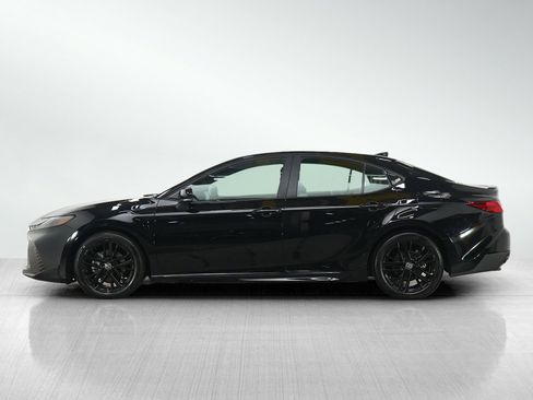 Used 2025 Toyota Camry SE image 2