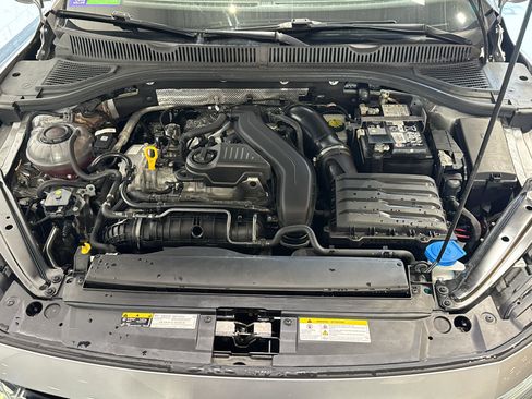 Used 2025 Volkswagen Jetta SE FWD image 33