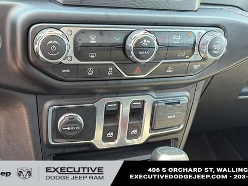 Used 2023 Jeep Wrangler Sport AWD/4WD image 15