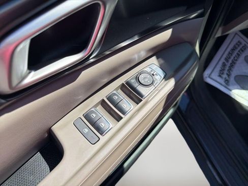 Certified 2025 Kia Carnival FWD image 11