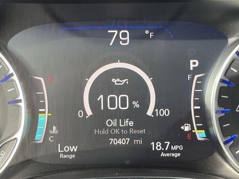Used 2025 Chrysler Pacifica Limited FWD image 22