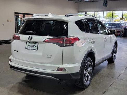 Used 2017 Toyota RAV4 XLE AWD/4WD image 5