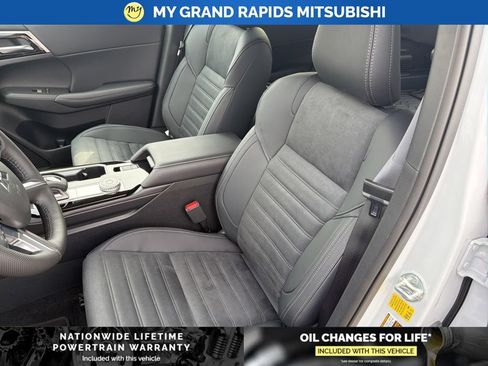 New 2026 Mitsubishi Outlander AWD image 15