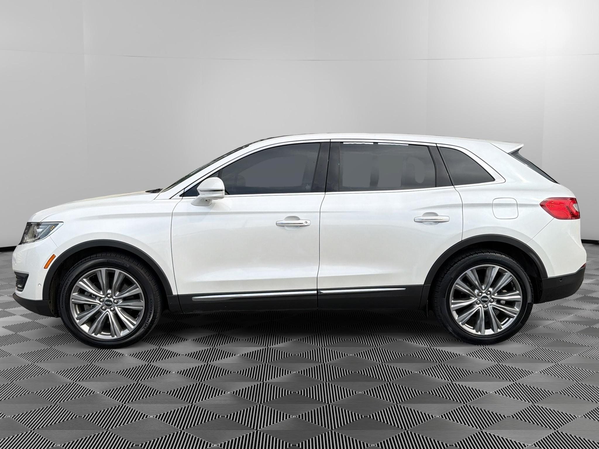 Used 2016 Lincoln MKX Reserve w/ Technology Package AWD/4WD image 7