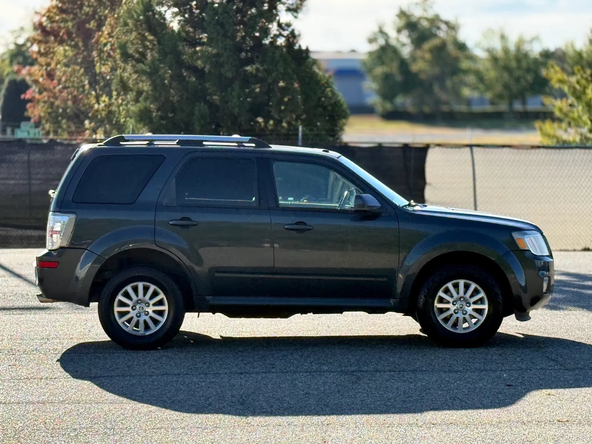 Used 2010 Mercury Mariner Premier FWD image 7