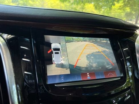 Used 2017 Cadillac Escalade Luxury RWD image 40