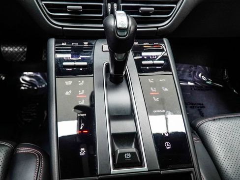 Used 2023 Porsche Macan S AWD/4WD image 25