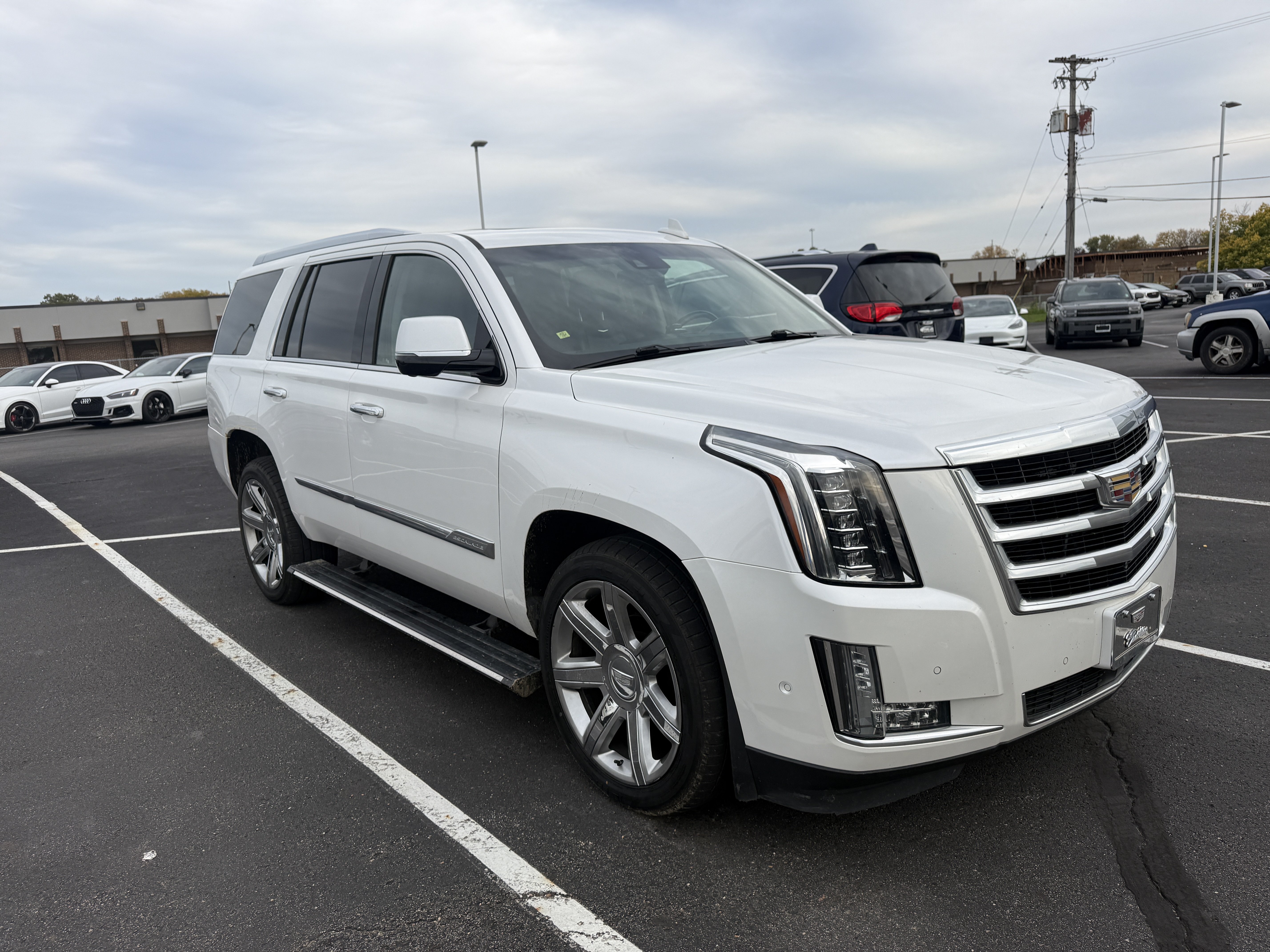 Used 2017 Cadillac Escalade Premium Luxury AWD/4WD image 4