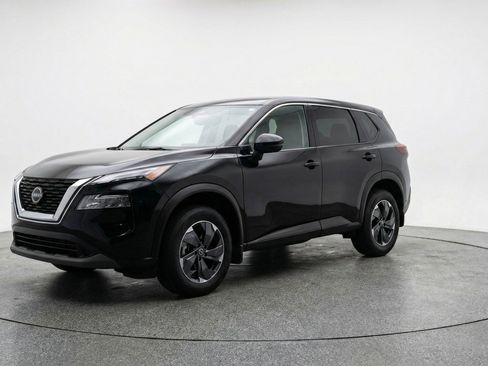 Used 2025 Nissan Rogue SV AWD/4WD image 3