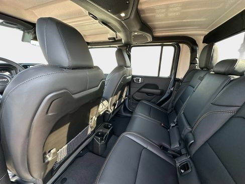 New 2025 Jeep Gladiator Sport image 19