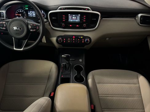 Used 2018 Kia Sorento FWD V6 image 19