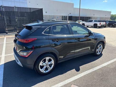 Used 2022 Hyundai Kona SEL w/ Convenience Package FWD image 3
