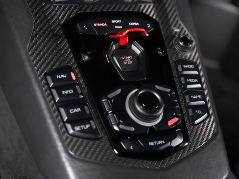 Used 2021 Lamborghini Aventador SVJ AWD/4WD image 30