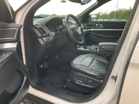 Used 2017 Ford Explorer XLT w/ Equipment Group 202A AWD/4WD image 3