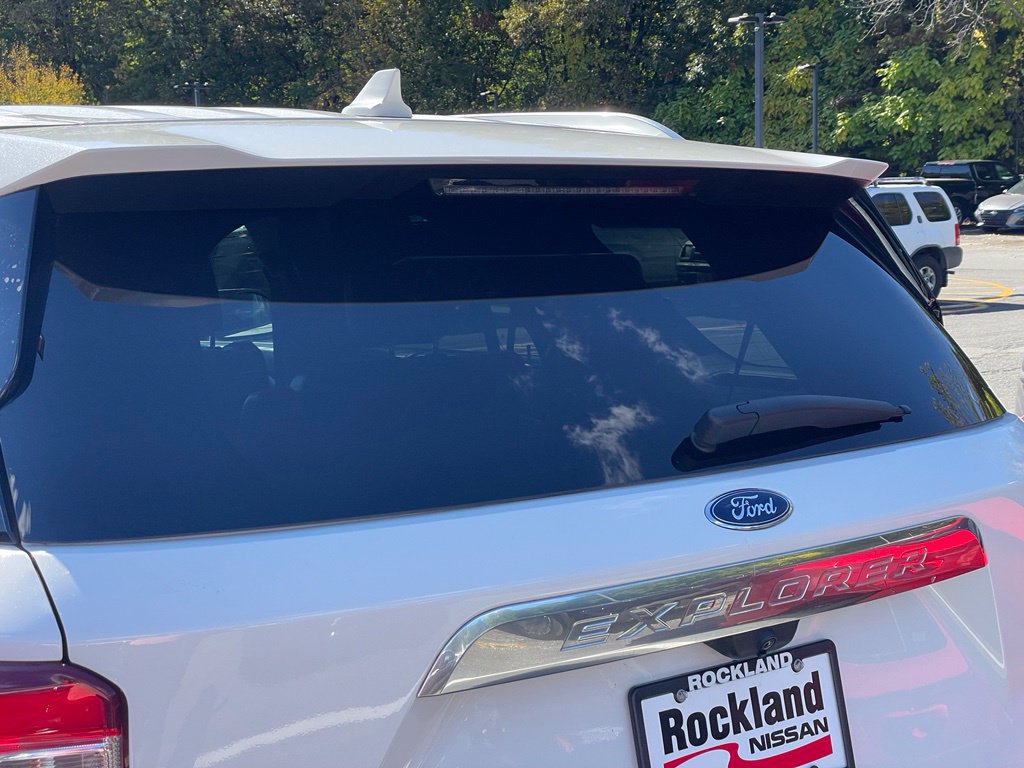 Used 2022 Ford Explorer Platinum w/ Equipment Group 601A AWD/4WD image 39