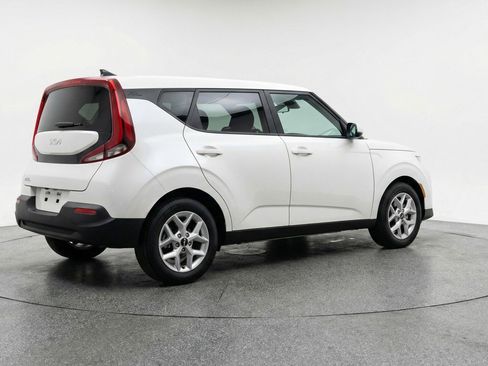 Used 2025 Kia Soul LX w/ LX Technology Package FWD image 9