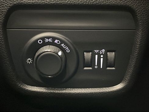 Used 2025 Jeep Grand Cherokee Altitude AWD/4WD image 31