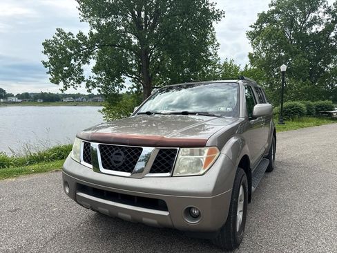 Used 2005 Nissan Pathfinder SE w/ (P01) Se Premium Pkg AWD/4WD image 1