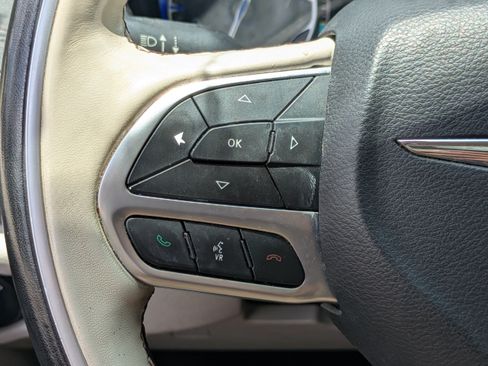 Used 2019 Chrysler Pacifica Limited FWD image 21