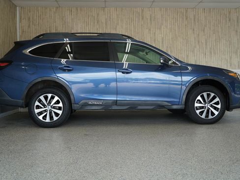 Used 2020 Subaru Outback Premium AWD/4WD image 6