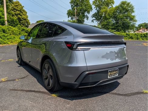 Used 2026 Tesla Model Y Long Range AWD/4WD image 8