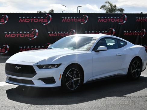 Used 2024 Ford Mustang Premium image 3
